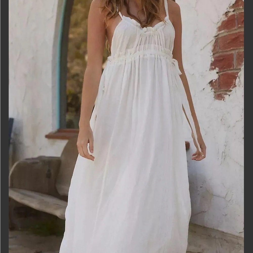 NWT Free people C’est Bon flowy white cinched top and back dress with pockets